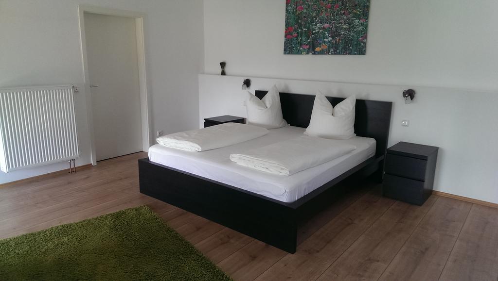 Zum Rebhang Bed & Breakfast Oestrich-Winkel Exterior photo